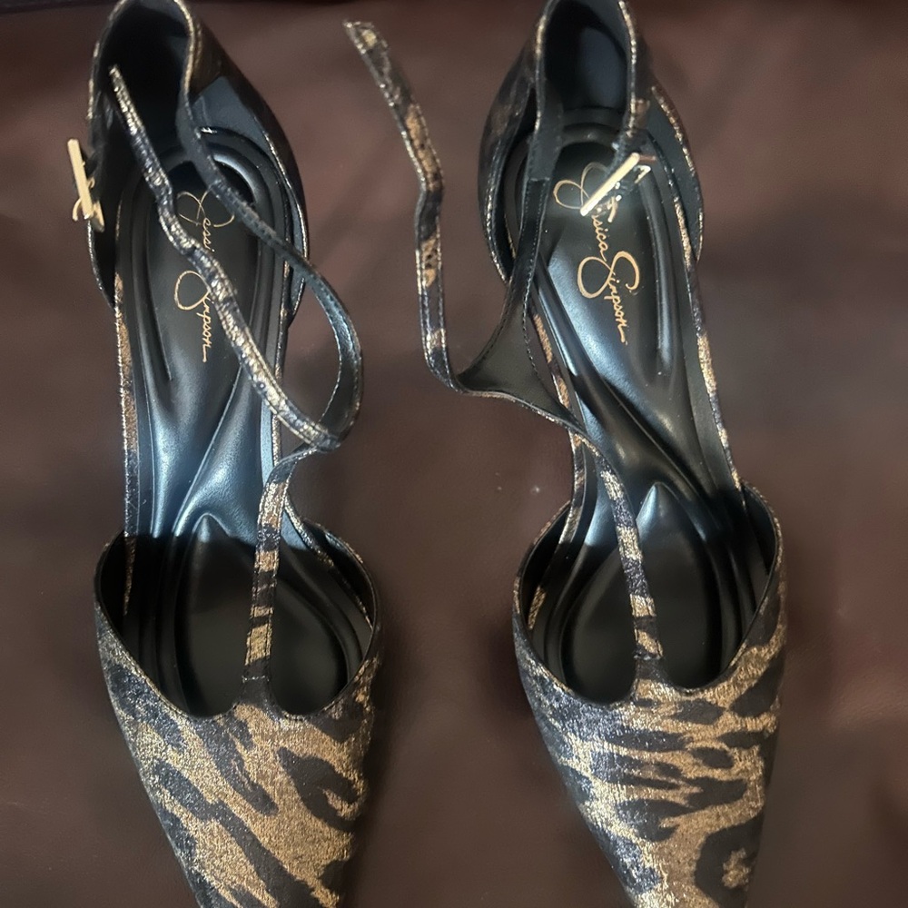 Jessica Simpson Black and Gold Patterned Heels